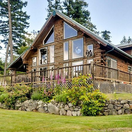 Log Home On Lopez-Spencer Spit Port Stanley Exteriör bild
