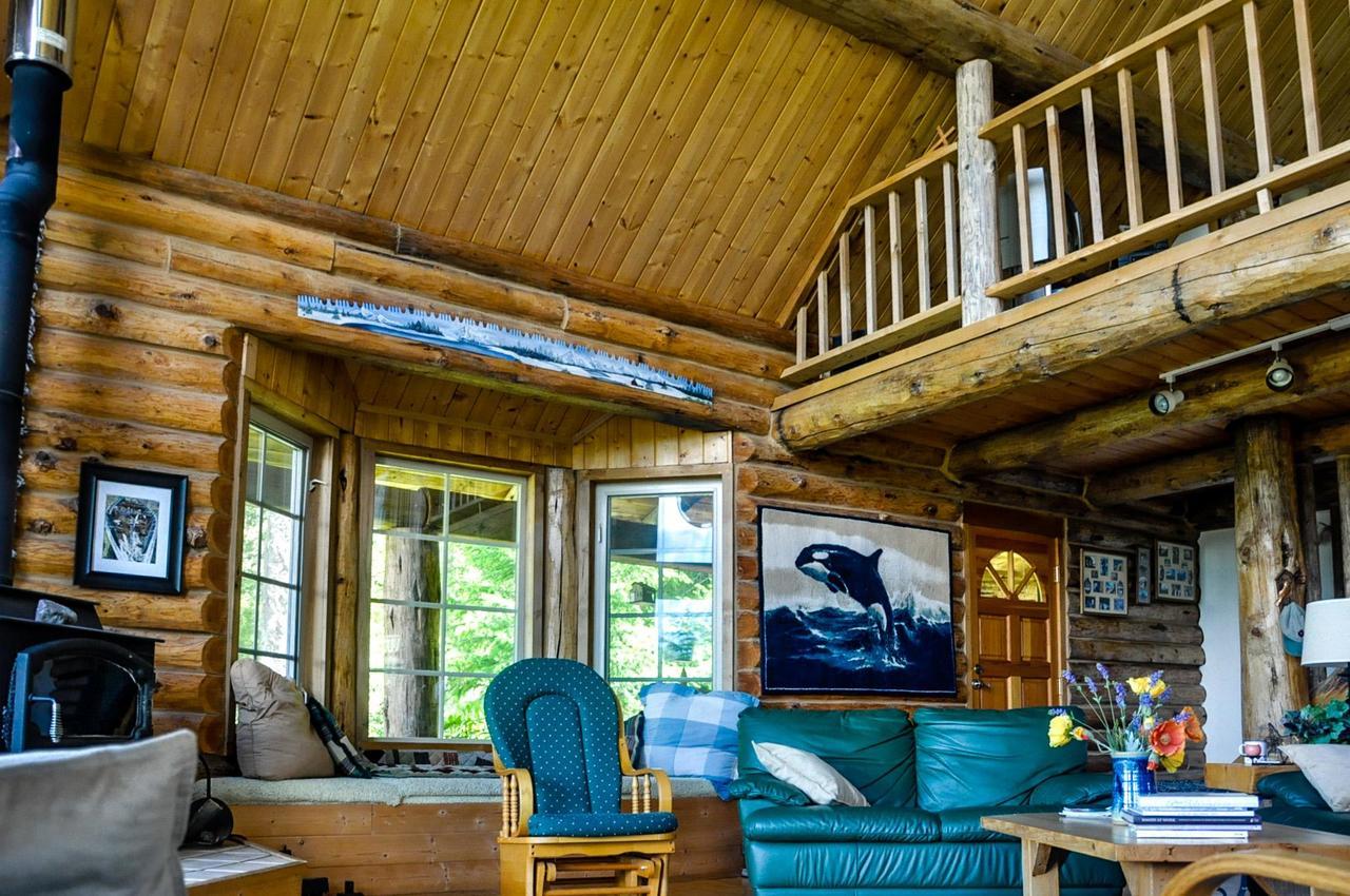 Log Home On Lopez-Spencer Spit Port Stanley Exteriör bild