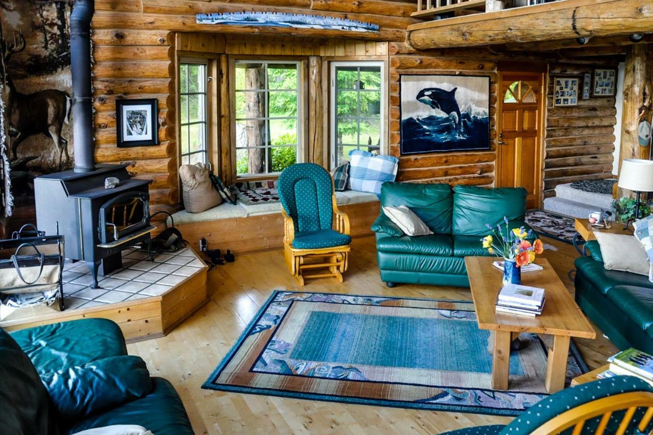 Log Home On Lopez-Spencer Spit Port Stanley Exteriör bild
