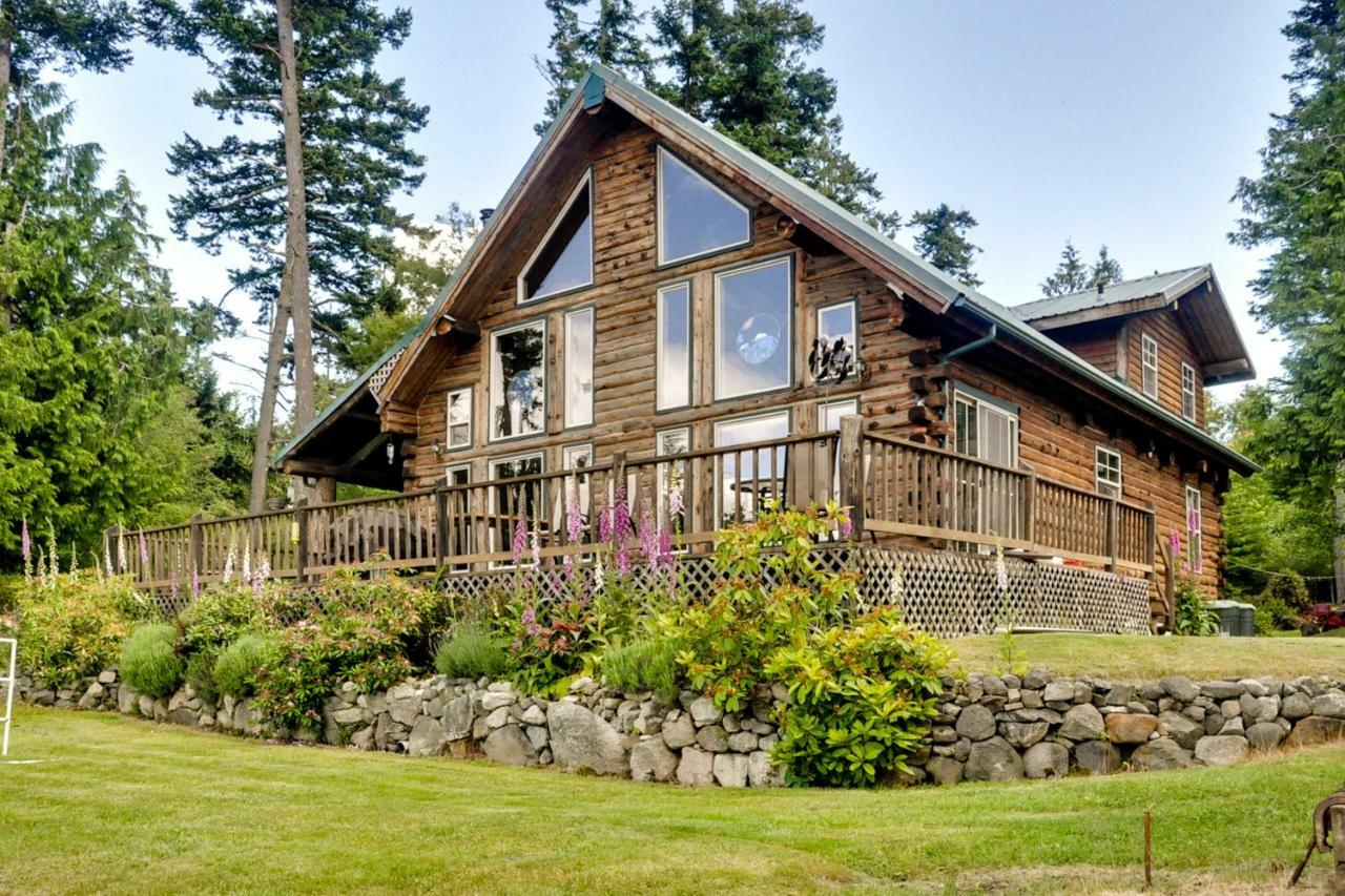 Log Home On Lopez-Spencer Spit Port Stanley Exteriör bild